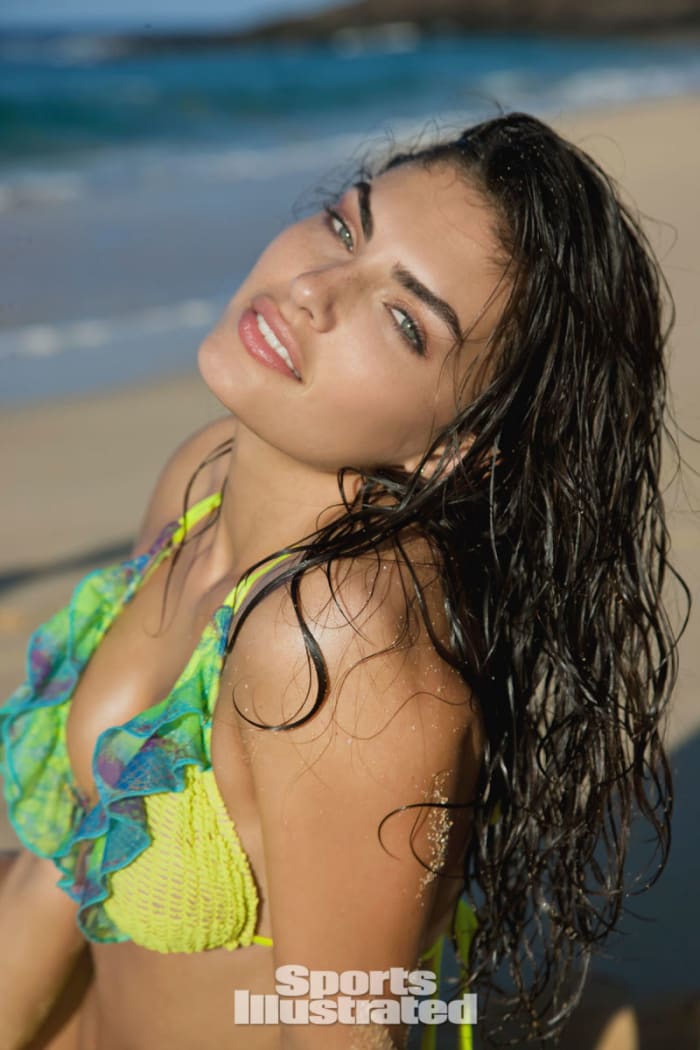 077838009---11_alyssa-miller-hawaii_46_0jpg
